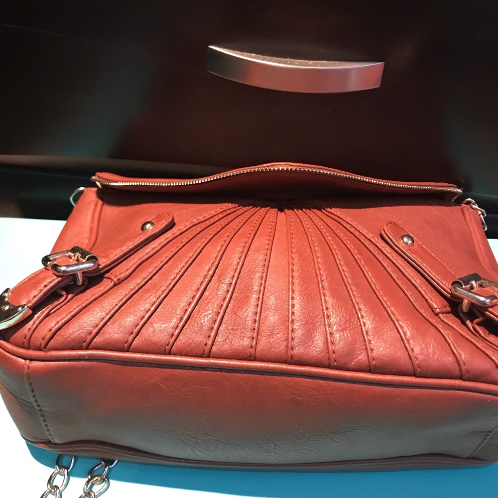 Crossbody - Picture 3 of 6